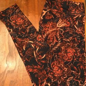 Lularoe leggings TC navy and pink paisley